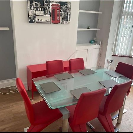 Wv1 Budget Contractor Stays- 5 Beds - Discounts Ok Wolverhampton Eksteriør bilde
