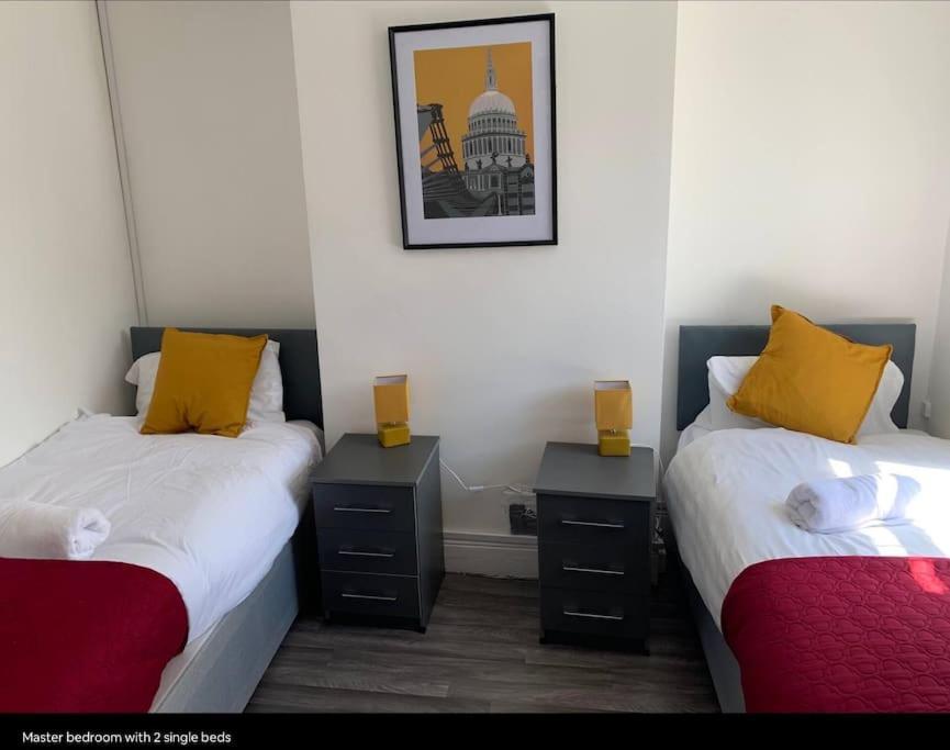 Wv1 Budget Contractor Stays- 5 Beds - Discounts Ok Wolverhampton Eksteriør bilde